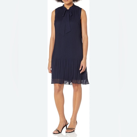 Dresses & Skirts - Elegant Navy Pleated Dress